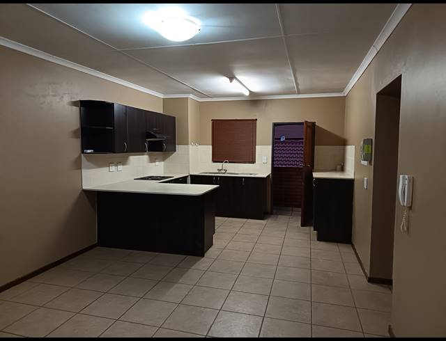 2 BEDROOM TOWNHOUSE TO LET IN MEYERTON CENTRAL